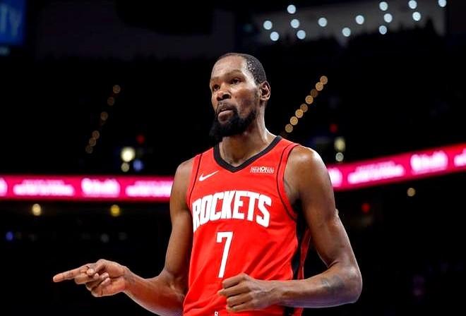 范弗里特赛季报销，火箭这回真是伤到骨头了。

九月那次韧带撕裂直接让老范歇了一整