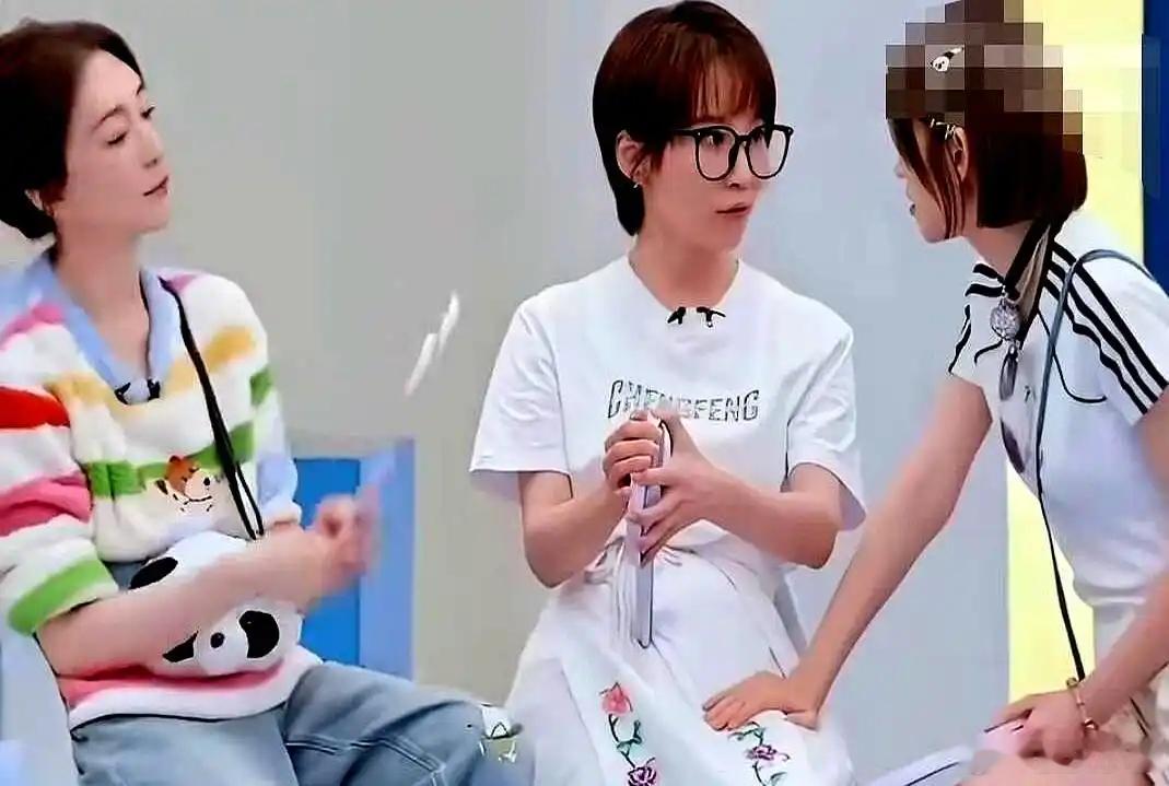 万千惠感叹：我现在最大的感悟就是不再借钱。叶一茜坦言她也一样，现在也不再借钱。坐