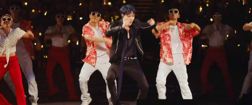 #张艺兴#张艺兴的表现总是让人眼前一亮，他对粉丝的真诚更是打动人心，他是我们的骄