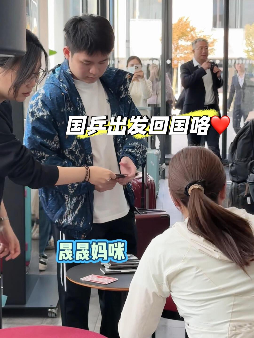 林诗栋回来了，打得很漂亮的翻身仗，小石头自信十足，回来继续训练，奥力给！
小石头
