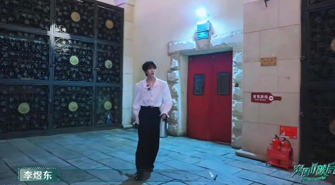 我看突围最大的感受就是东东的身材比例好好…肩宽 穿衣服特别好看 好羡慕 还有这个