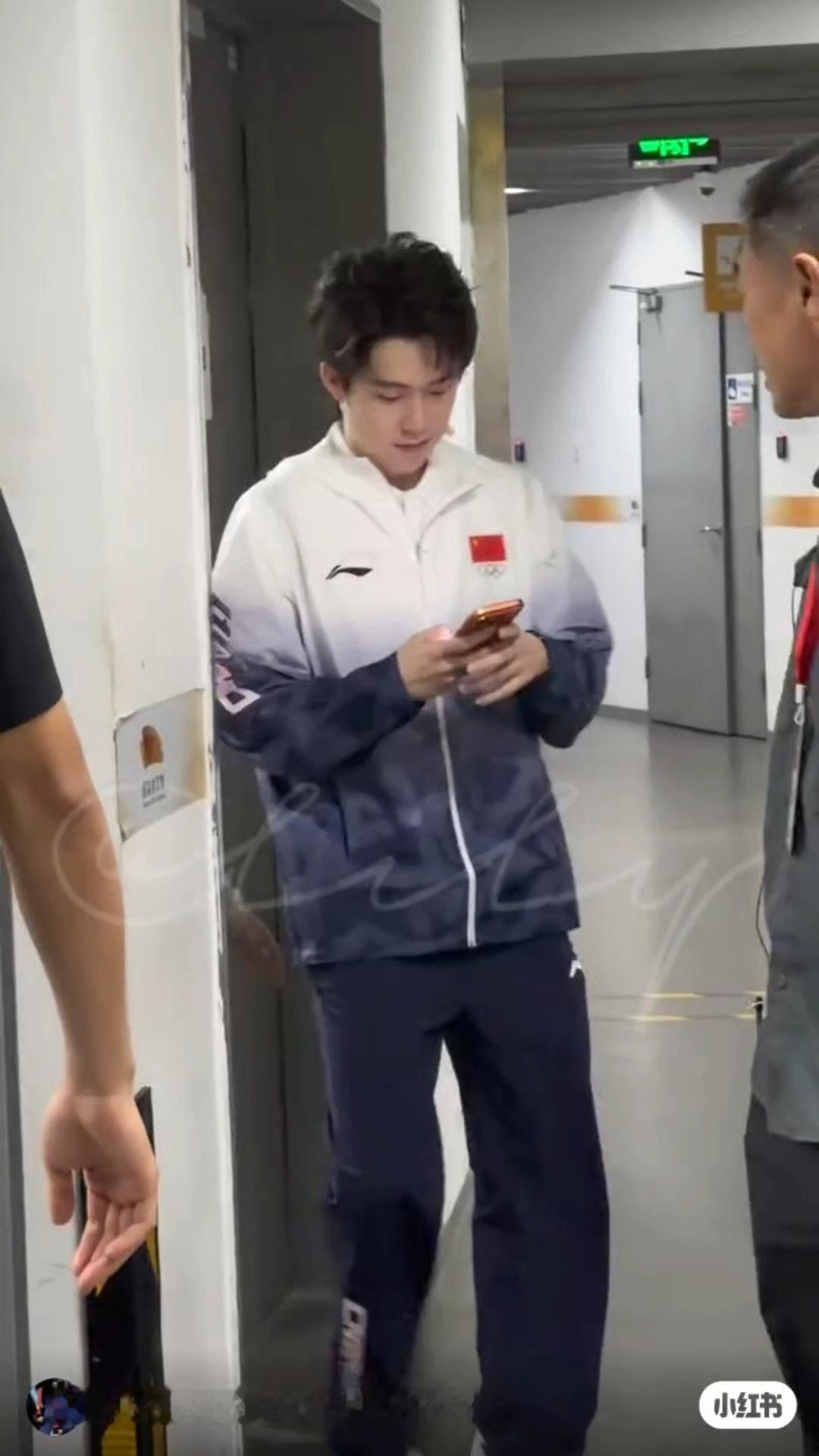 此耶就这样突然出现帅我一大跳、cr：网页链接