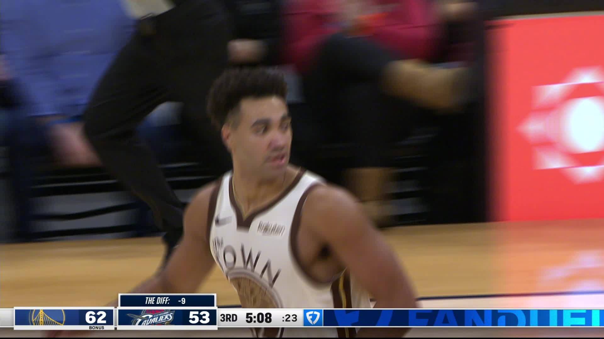 杰克逊-戴维斯篮下得分+桑托斯送出火锅！勇士vs骑士