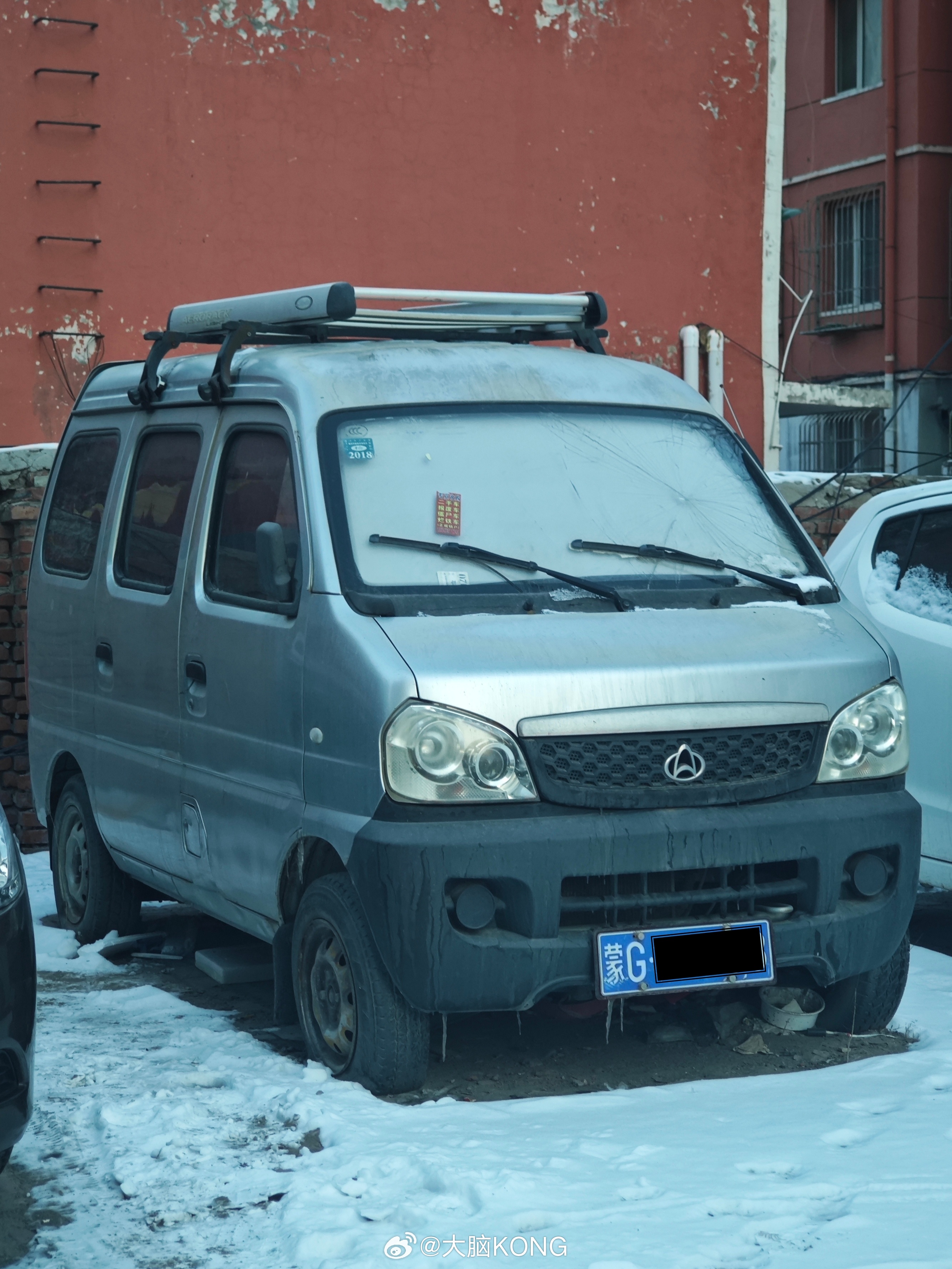 长安星光6395，车子已经僵尸，不过车顶当年的装备还在。(长安微面街拍合集:长安
