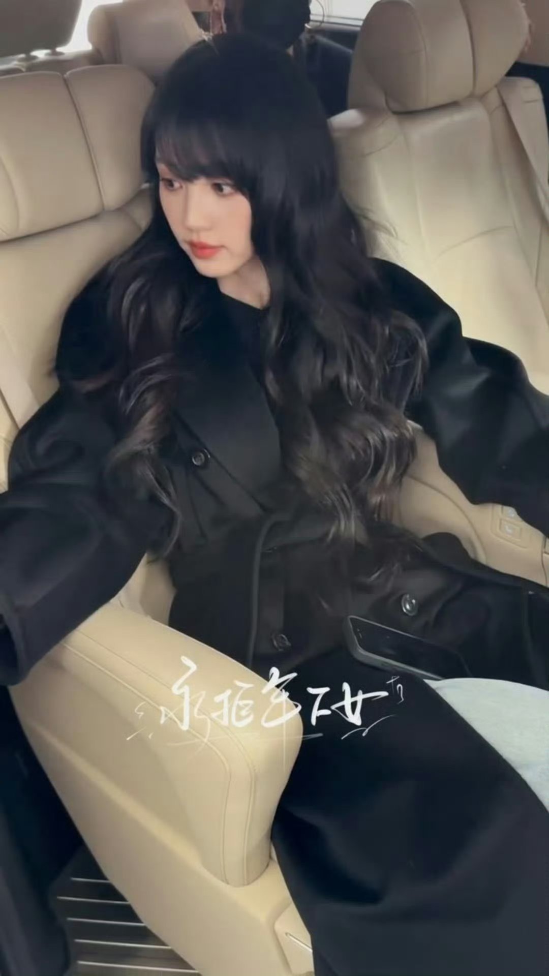 田曦薇Vogue造型花絮来了，好美好萌[老师爱你] ​​​