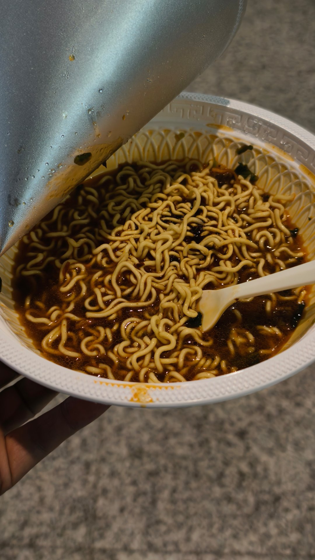 方便面真是天才发明 味道和口感竟然可以做到如此的割裂 