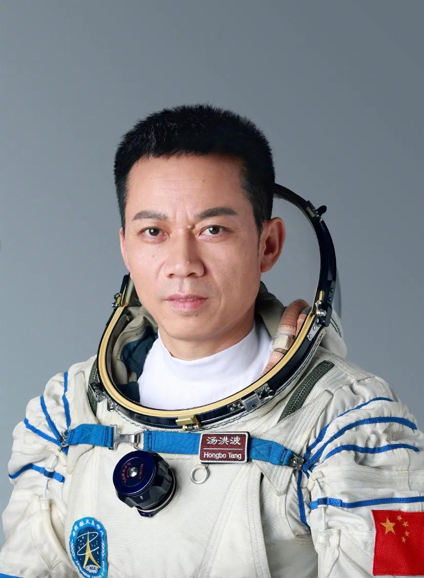 重返天宫第一人汤洪波，两年前亲历了中国人首次进入自己的空间站。两年后的今天，他再