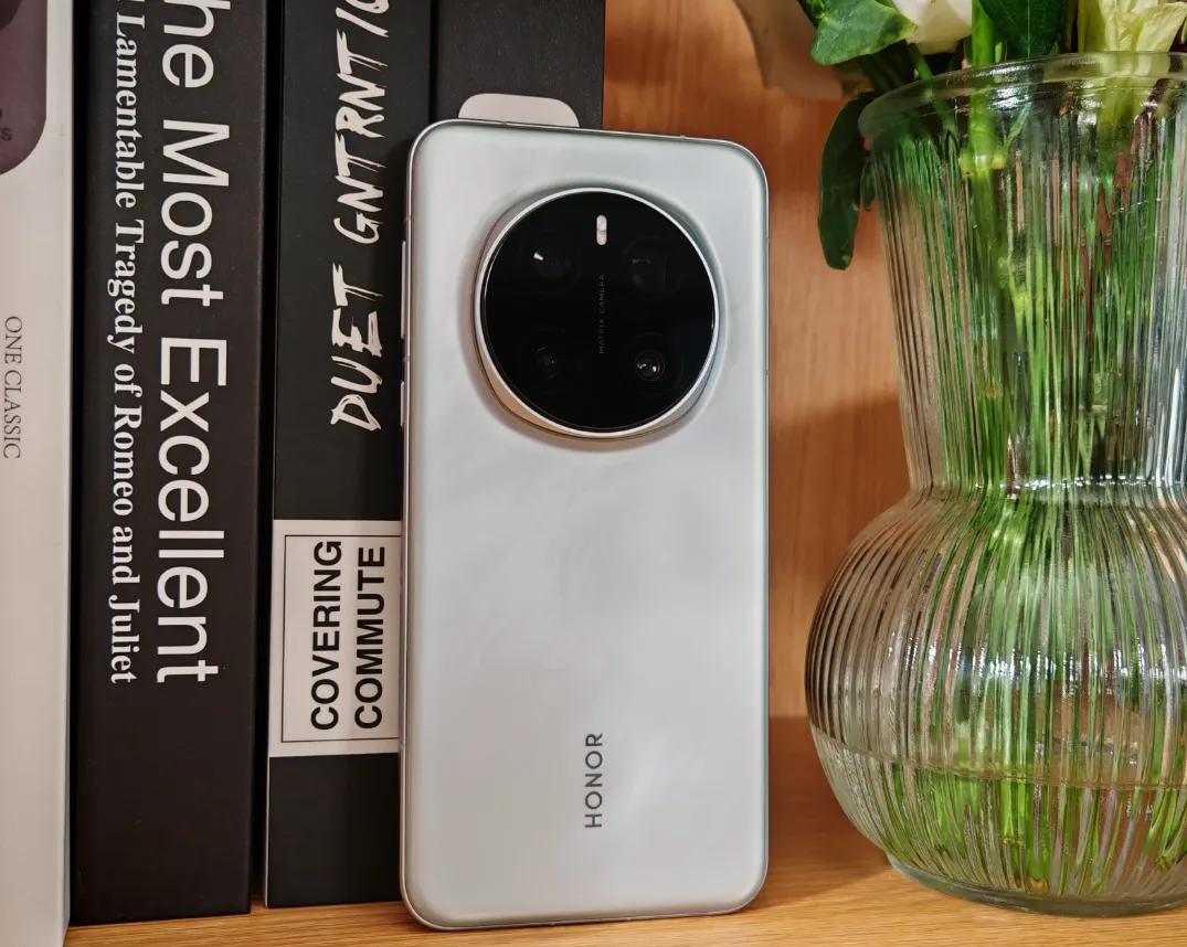 刀锋已至，荣耀祭出绝杀。这波荣耀Magic7 Pro顶配狂砍2060元，从619