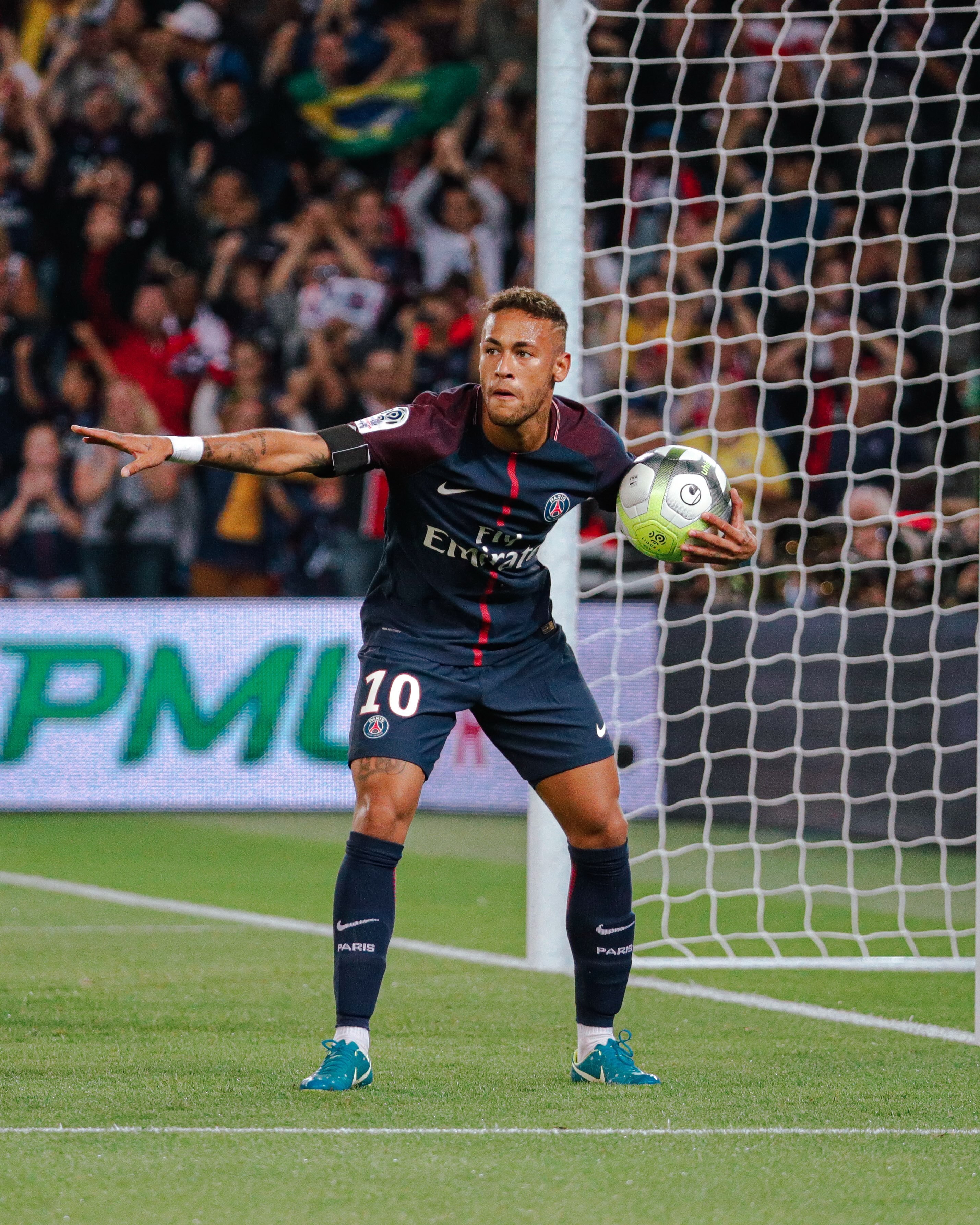 马儿ins快拍转发了psg，对阵图卢兹的6-2，两传两射的马儿 