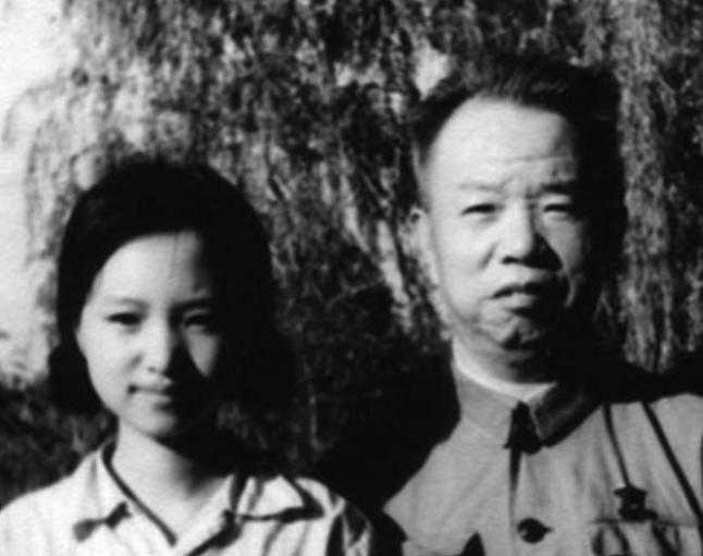 1971年，王树声到部队看望女儿，却被警卫兵蛮横拦下，请您排队等候，领表登记，王