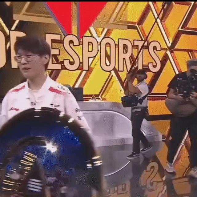 Meiko对于TES最大的作用，就在于他“剥夺”了Jackeylove的团队指挥