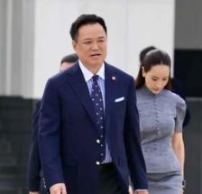泰国总理放狠话：要死回家去死，不用来泰国。9月17日上午，泰国总理兼内政部长阿努