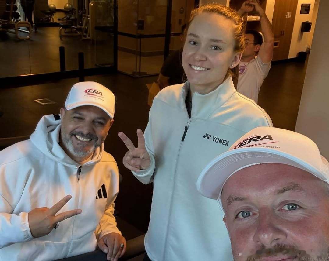 莱巴金娜Team ERA最新成员：“大胡子”Stas置顶分享澳网2026夺冠幸福