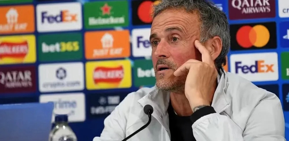 法甲联赛第30轮，巴黎圣日耳曼将对阵里昂，比赛前，巴黎圣日耳曼主教练恩里克出席了