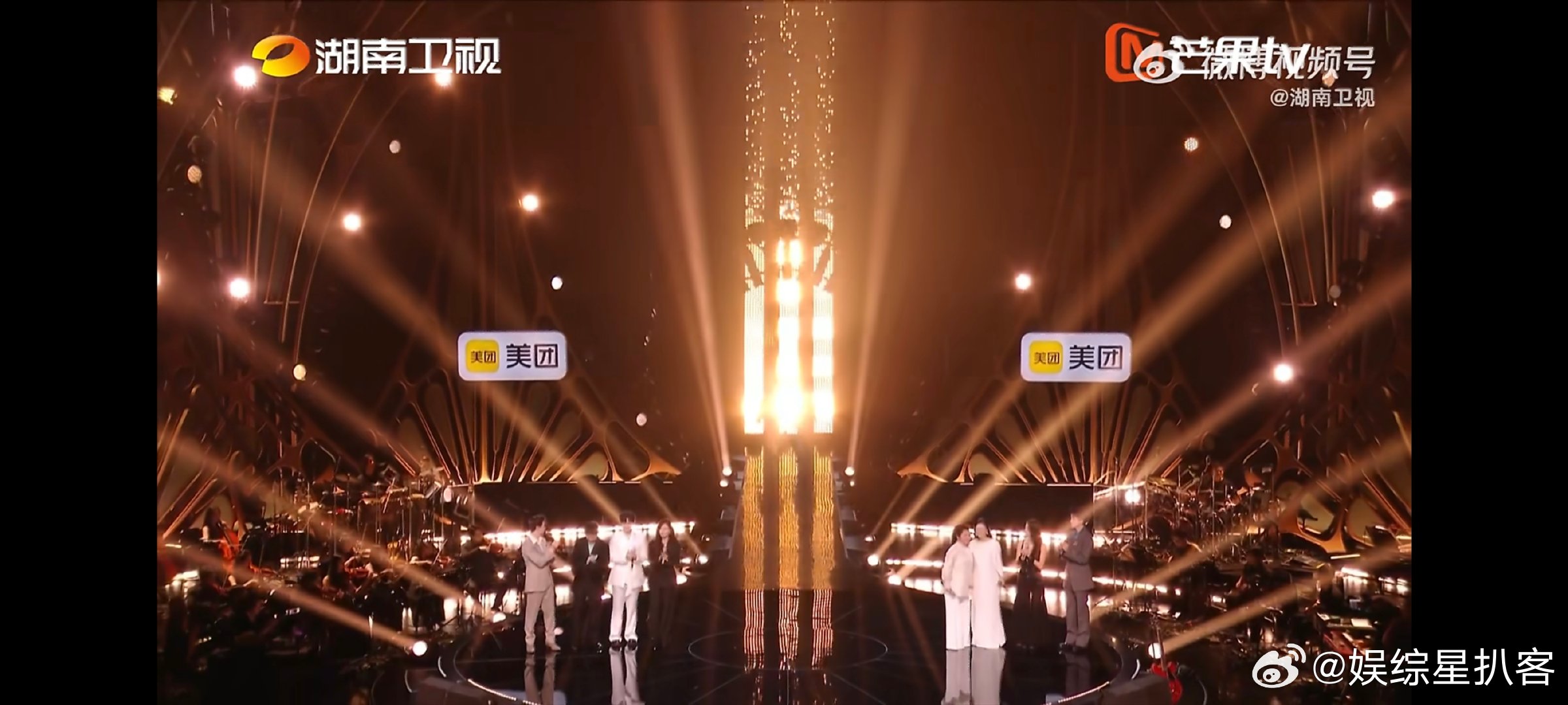 歌手总决赛歌手为人而歌整场总决赛的主题岁月变幻为人而歌，立意直接戳进心底里 