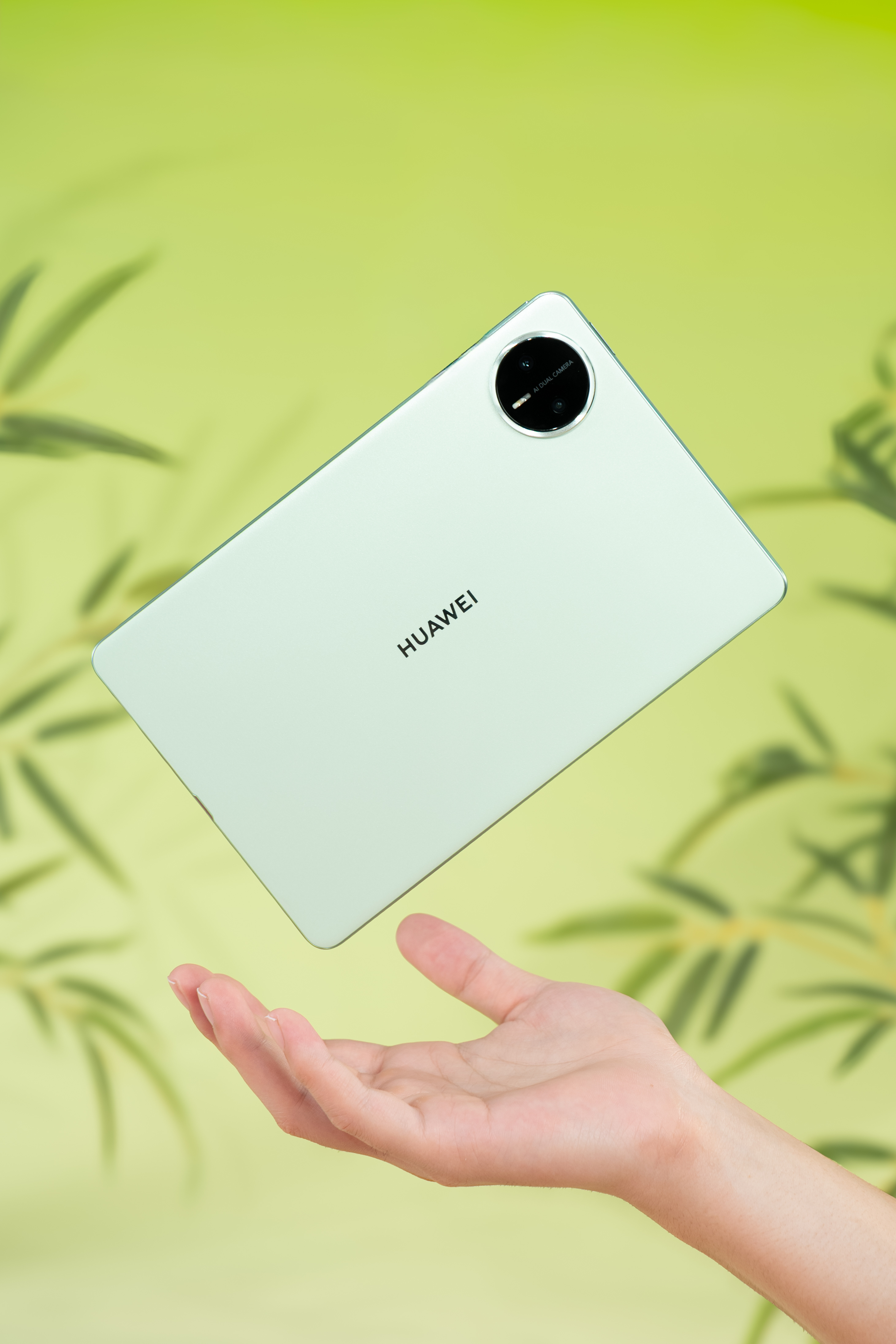 华为小平板怎么都迷你 华为MatePad Mini真的有点东西，255g轻到像揣
