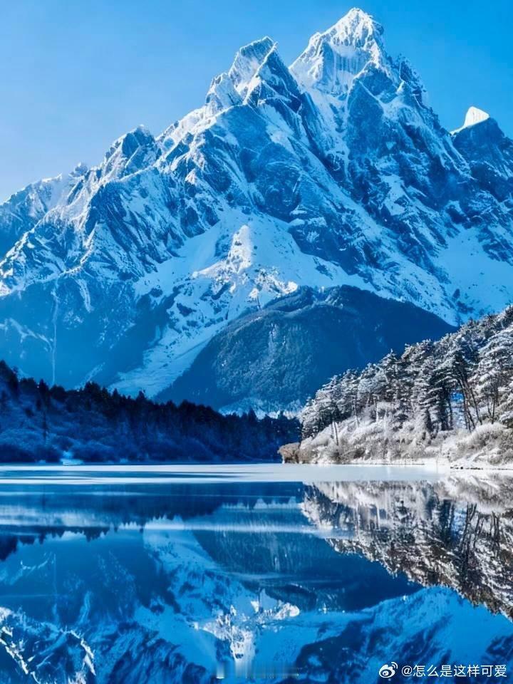 春天去丽江雪山的人嘴真严啊 春日里的玉龙雪山自带温柔滤镜，没有凛冽的寒风，只有温