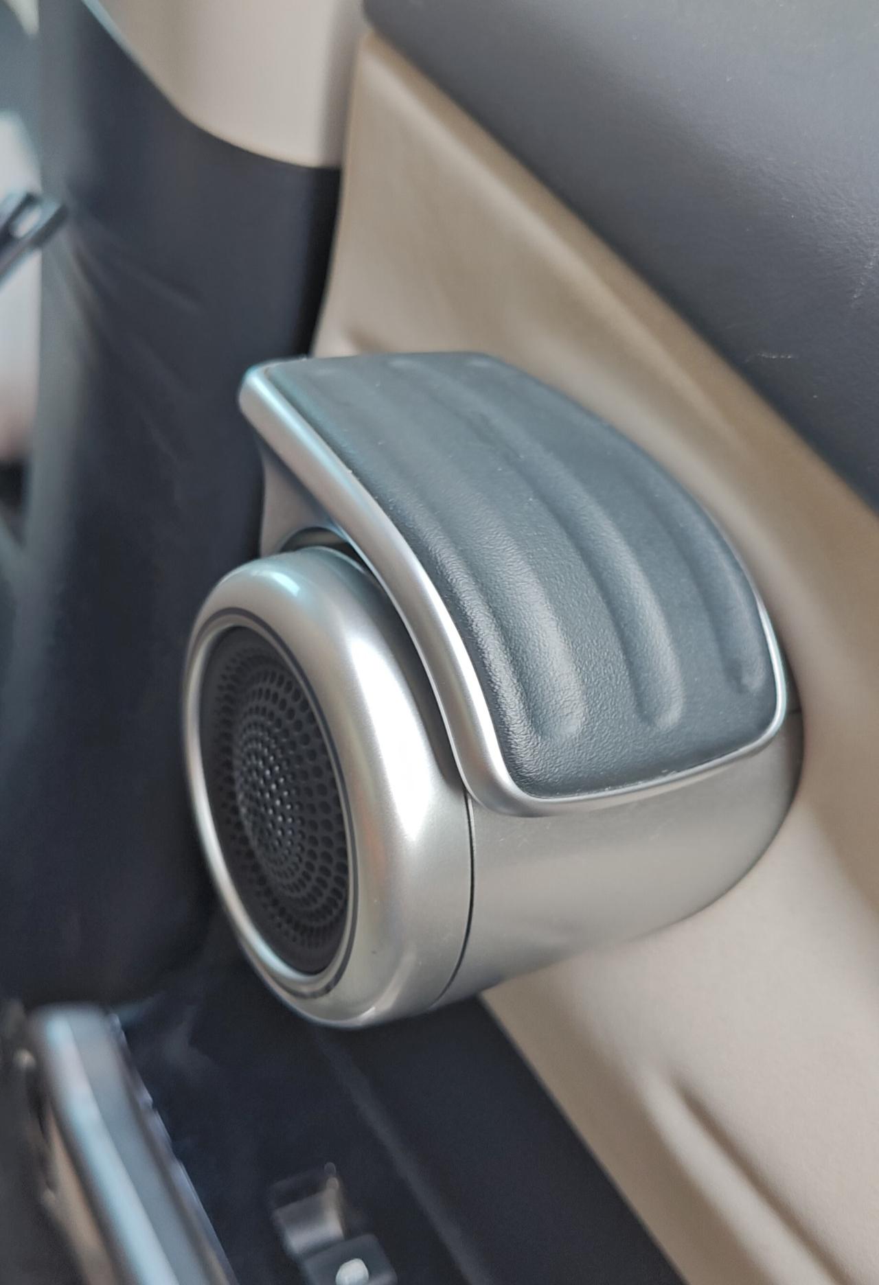 哎…今天是丢人丢大发了！
真的很想吐槽一下元的这个车门，
当然也怪我自己太笨了。