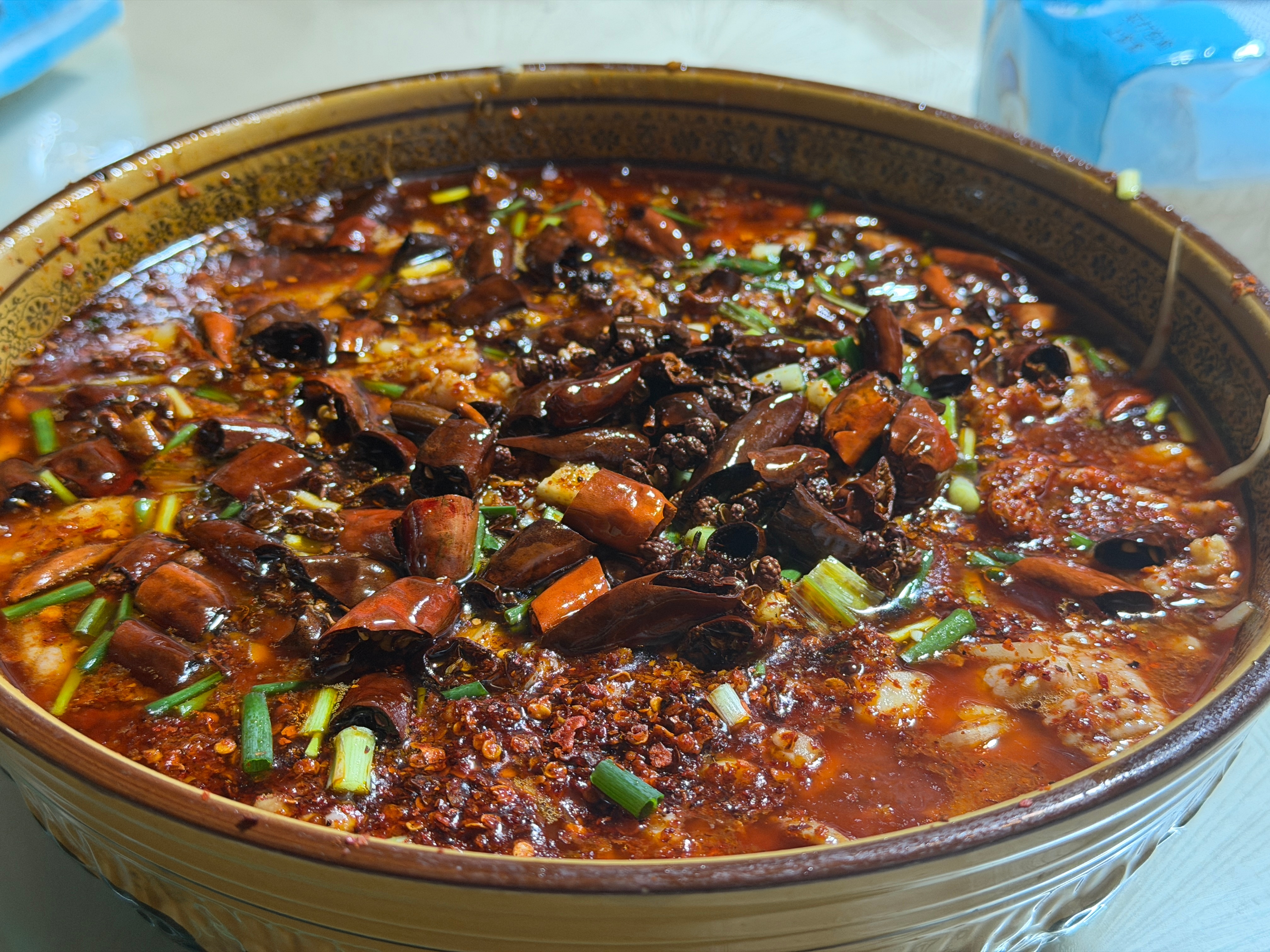 汉堡食记 当地大佬带来吃苍蝇馆子据说是非常地道的重庆菜，来试试看点了水煮肉片、辣