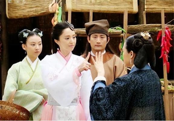 宋朝才女刁难和尚，出对联“面对面吃面”，和尚的下联让才女羞涩

 
宋代眉山苏家