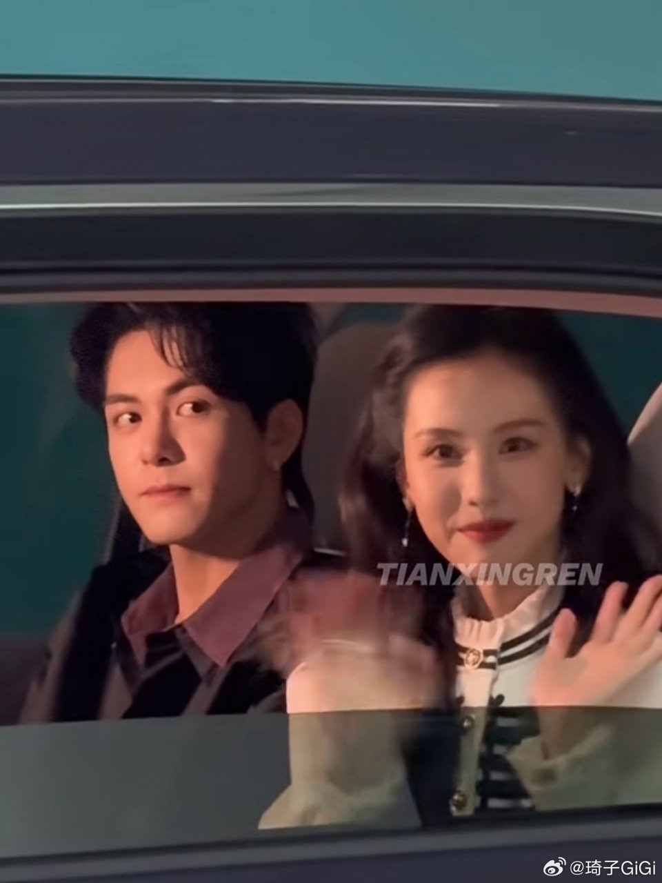 曾舜晞陈都灵同坐一辆车下班曾舜晞陈都灵坐一辆车雾妄拾光好甜呀，完全新婚小夫妻 