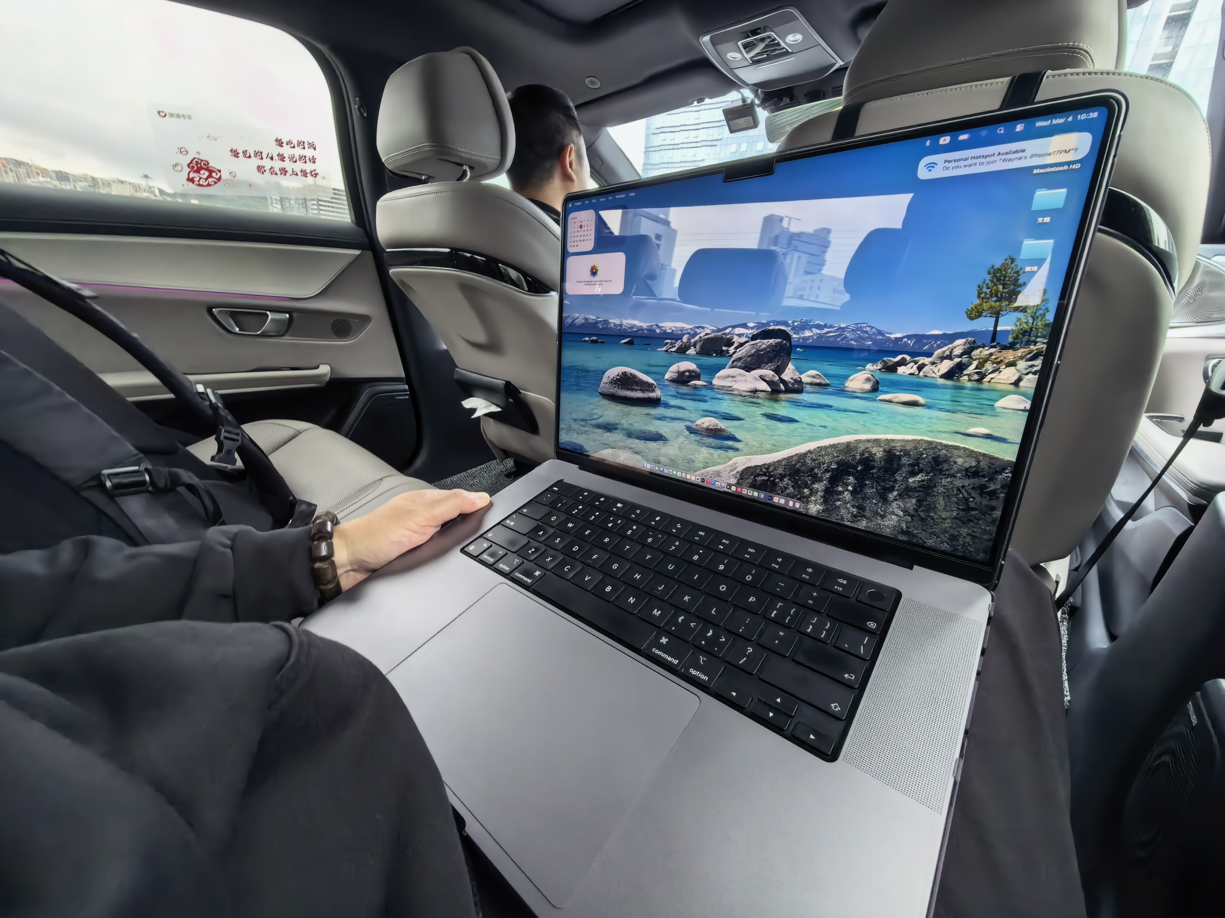 您好小迪，导航到比亚迪坪山。您好小迪，切换到舒适模式，我想在后排工作一下。 