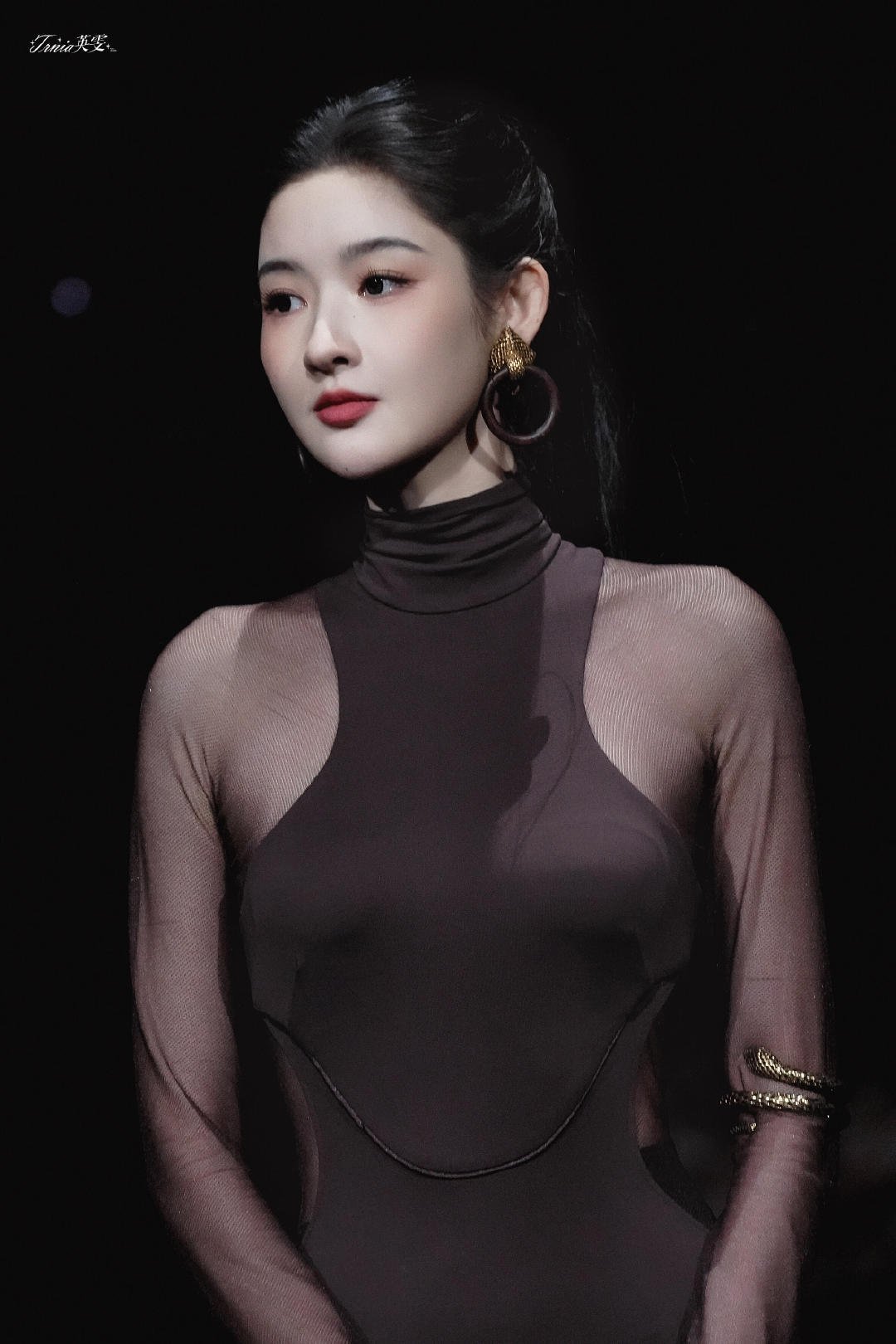 王玉雯的裙子太考验身材了王姐的身材很曼妙 