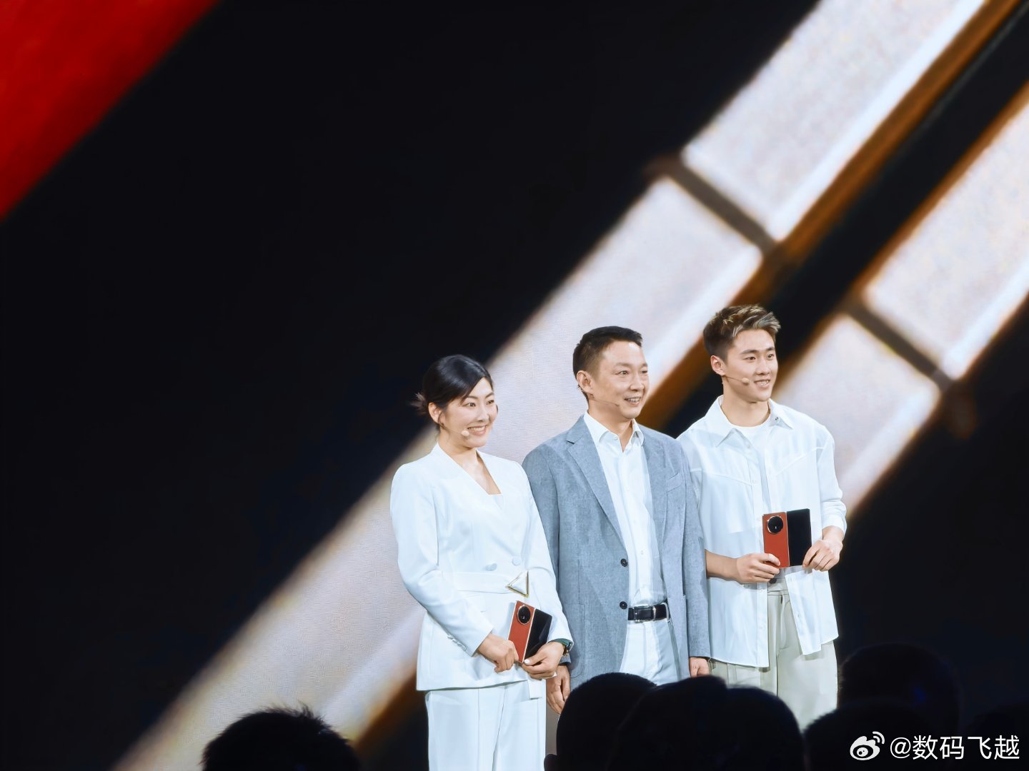 荣耀Magic V6折叠大满贯加量不加价，这价格针不戳，在内存疯涨的前提下，89