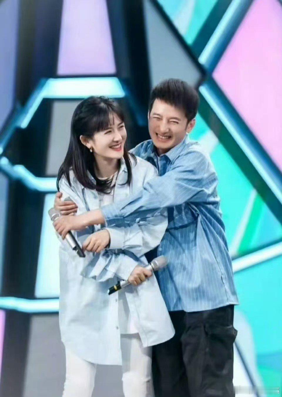 谢娜晒照为维嘉庆生谢娜为维嘉庆生谢娜为维嘉庆生，真好，[嘻嘻][嘻嘻][嘻嘻] 