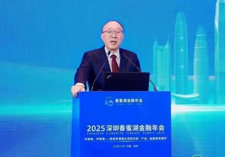 窃以为，老黄退休后四处奔波参加活动，搞各种各样的演讲，并不像有的网友说的什么退而