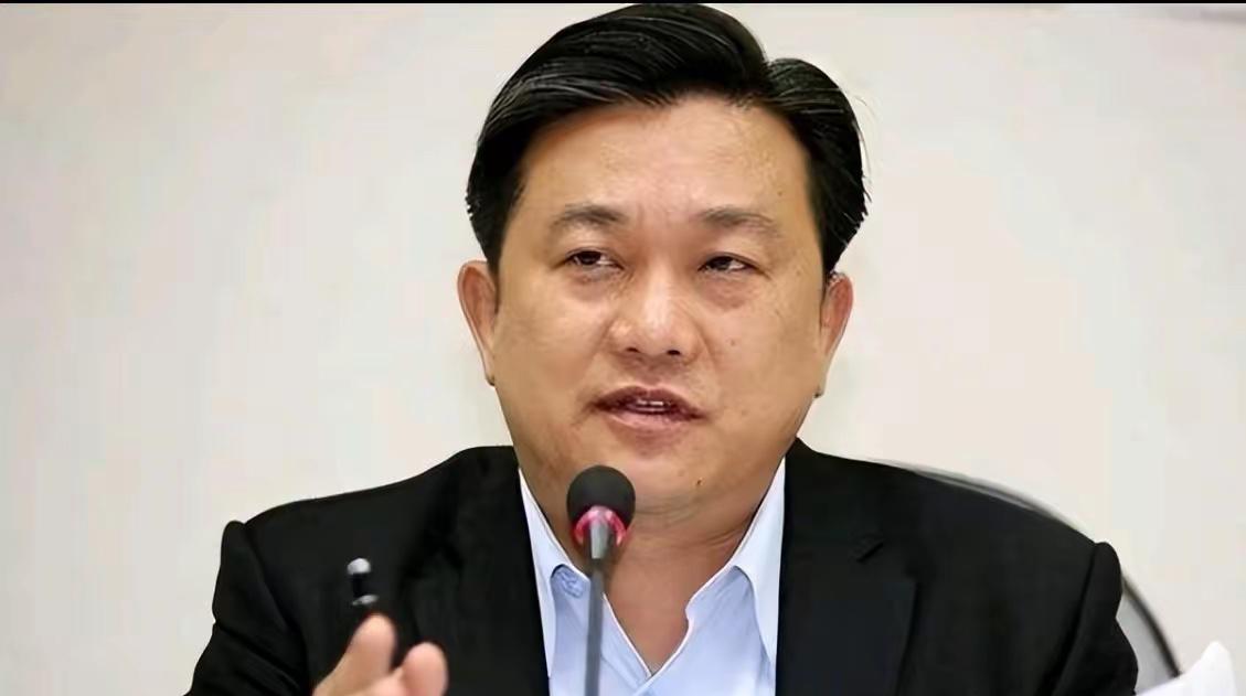 “台独”顽固分子王定宇出来大放厥词了！

这人为了讨好上面，真是连脸都不要了。