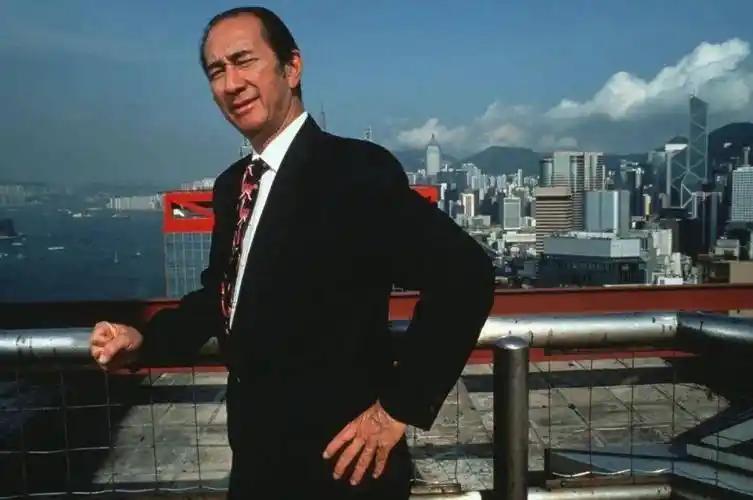 澳门赌场有这么一种情况，等你赢了2000万打算走时，赌场不会拦你，可就在你转身那