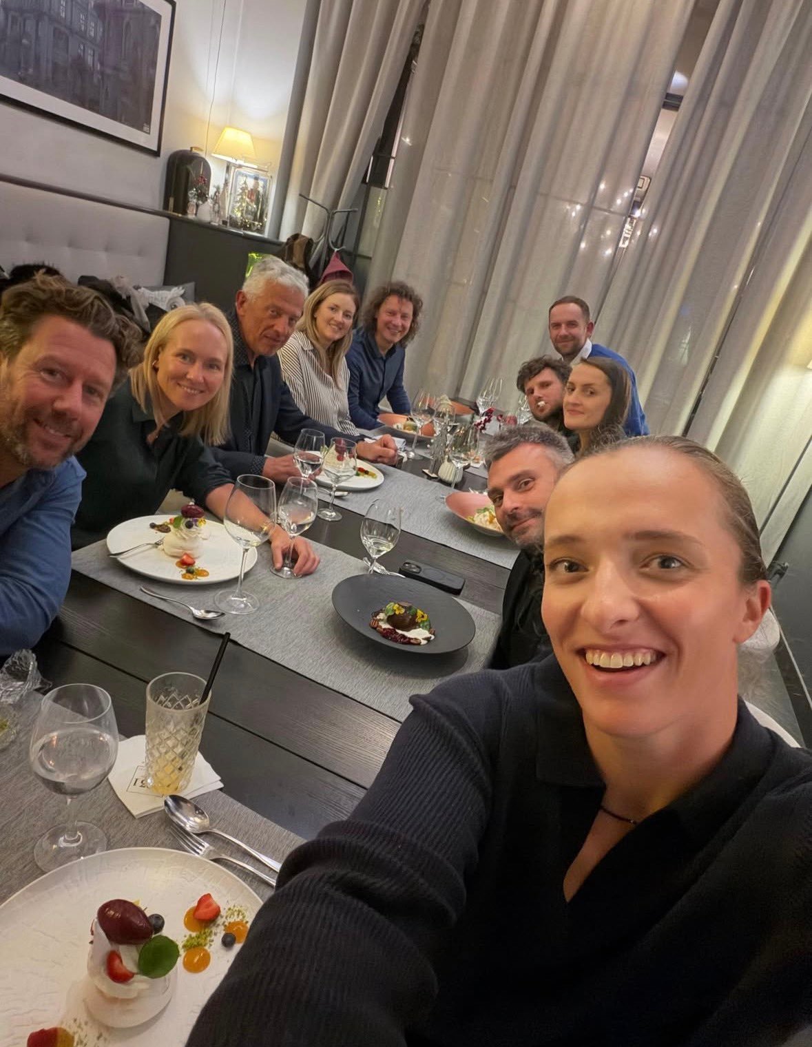 斯瓦泰克晒和团队聚餐合影网坛风云