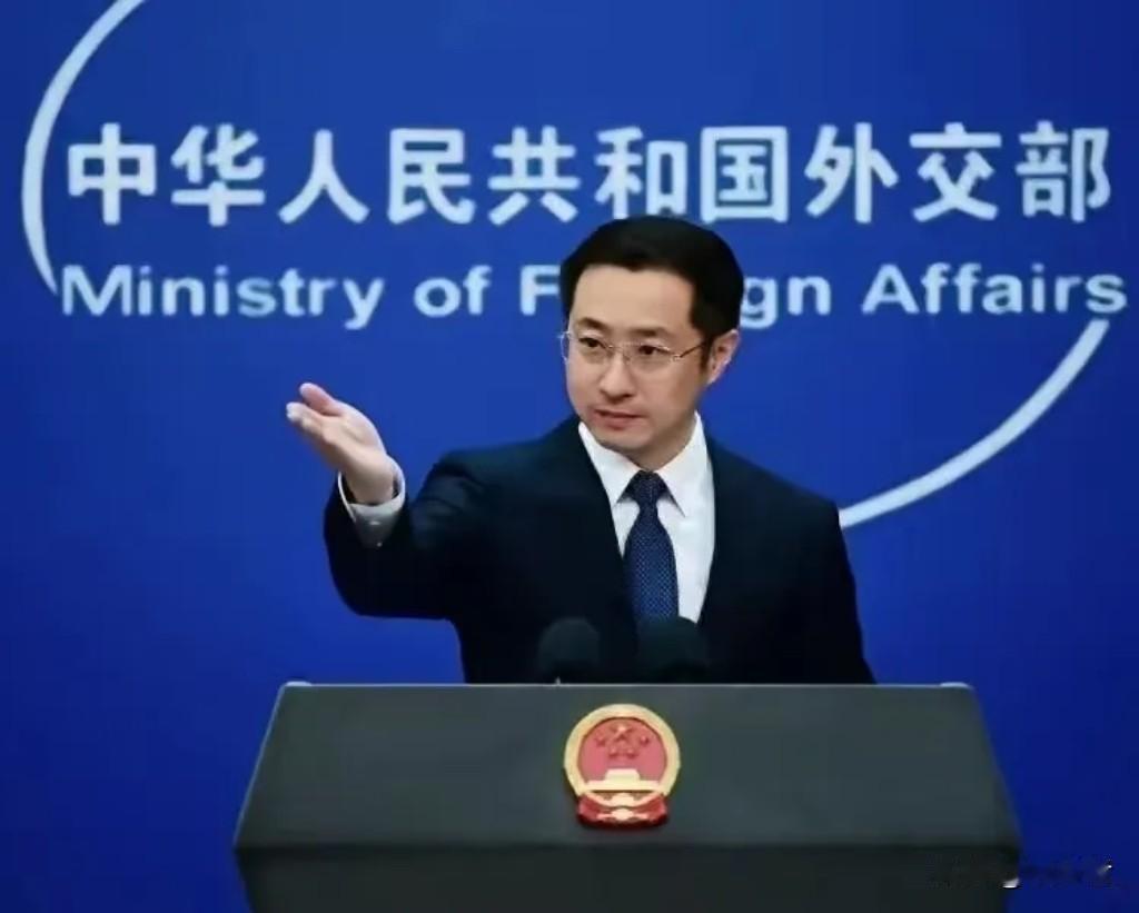 颜面尽失！赖清德一趟出访狼狈到家！
 
最近赖清德出访行程在网上刷屏，一路磕磕绊