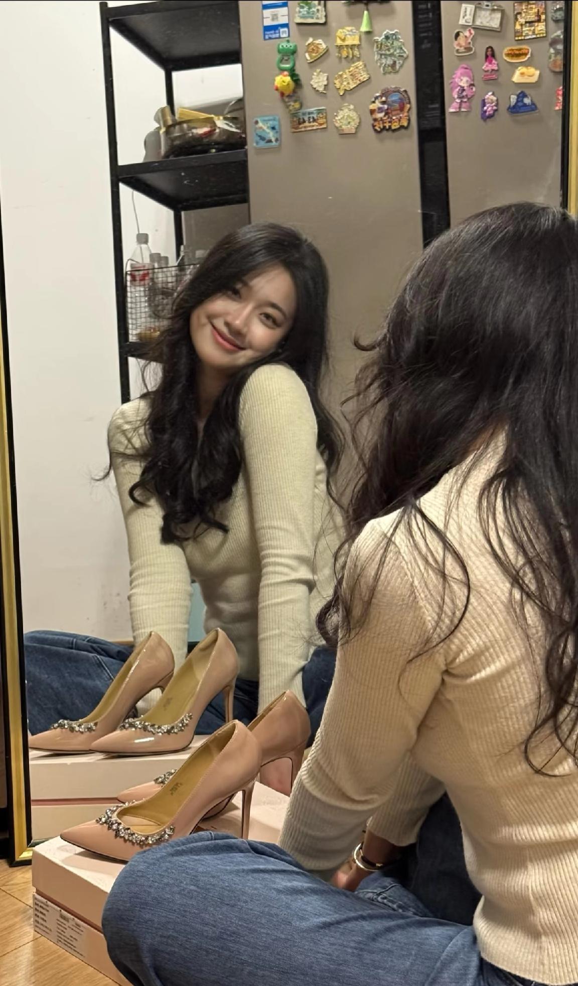 后来才懂，
最好的感情从不是轰轰烈烈
后来渐渐明白，真正能走长远的感情，从不是花