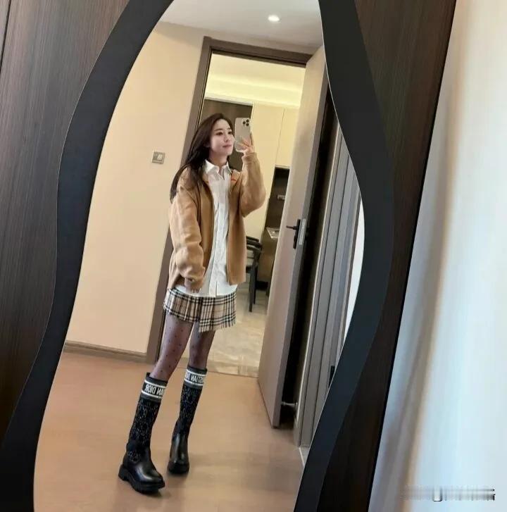 经常穿丝袜腿会细吗看着会细但是不会真的细呀[偷笑]