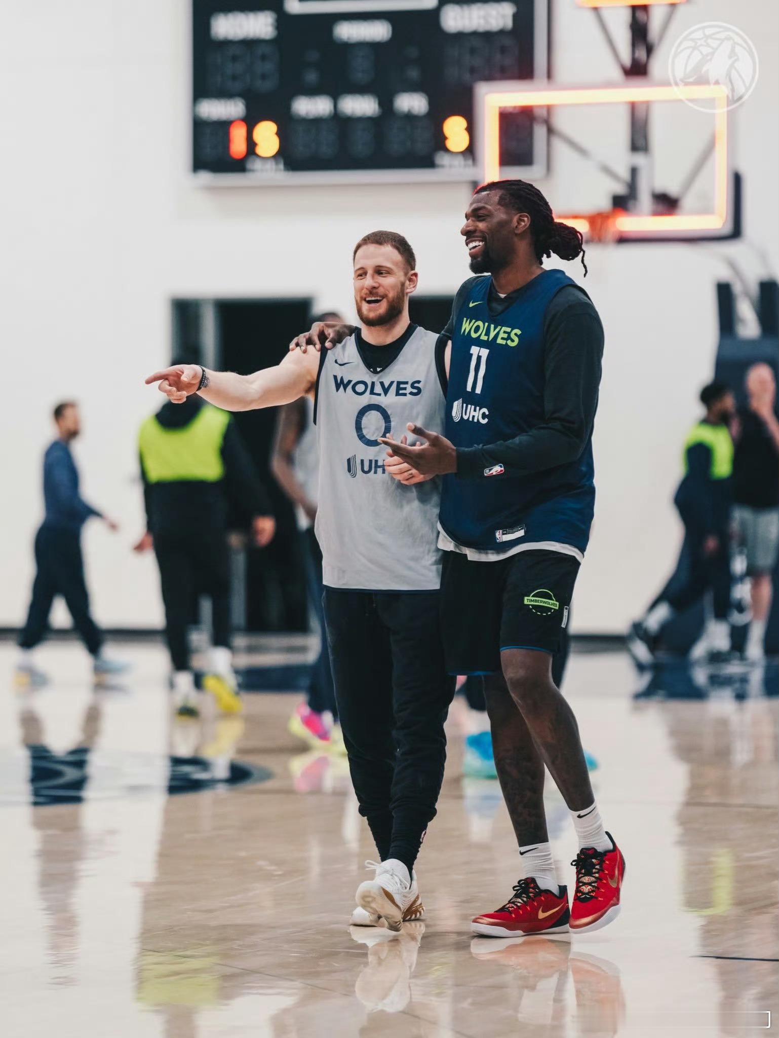 明天回归NBA联赛。森林狼出战灰熊，明天爱德华兹会出战吗？莫兰特最近的状态不是很