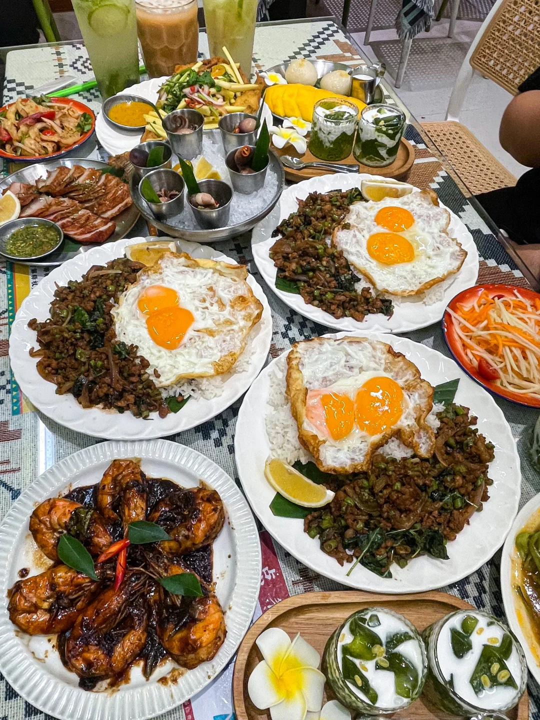 在珠海也吃到泰国有名的街头打抛猪肉饭！！
