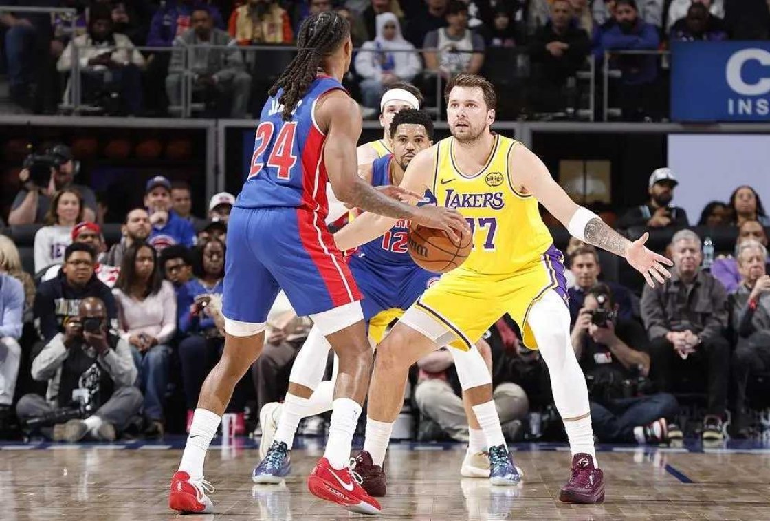 3月24日报道：NBA常规赛继续进行，洛杉矶湖人队（46胜25负）的连胜被终结。