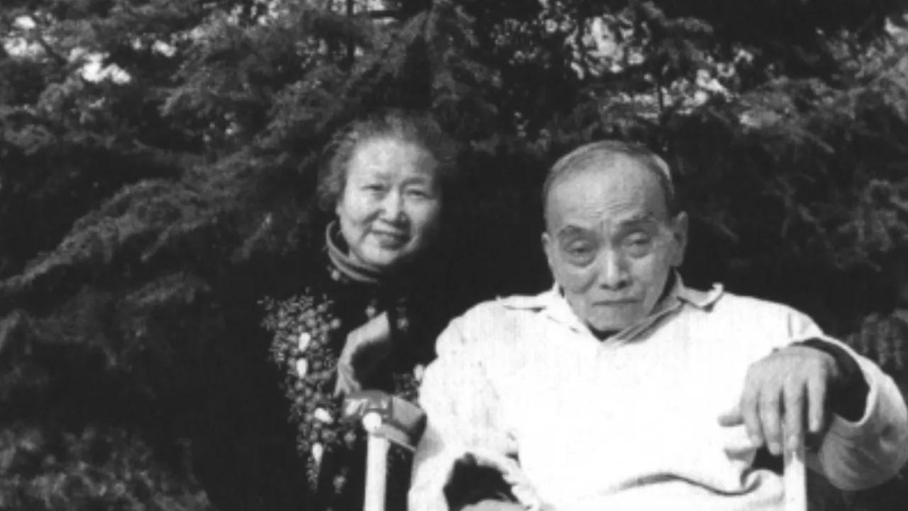 [月亮]1949年4月，国民党少将范纪曼临刑前借口上厕所，谁也没想到，他竟靠一块