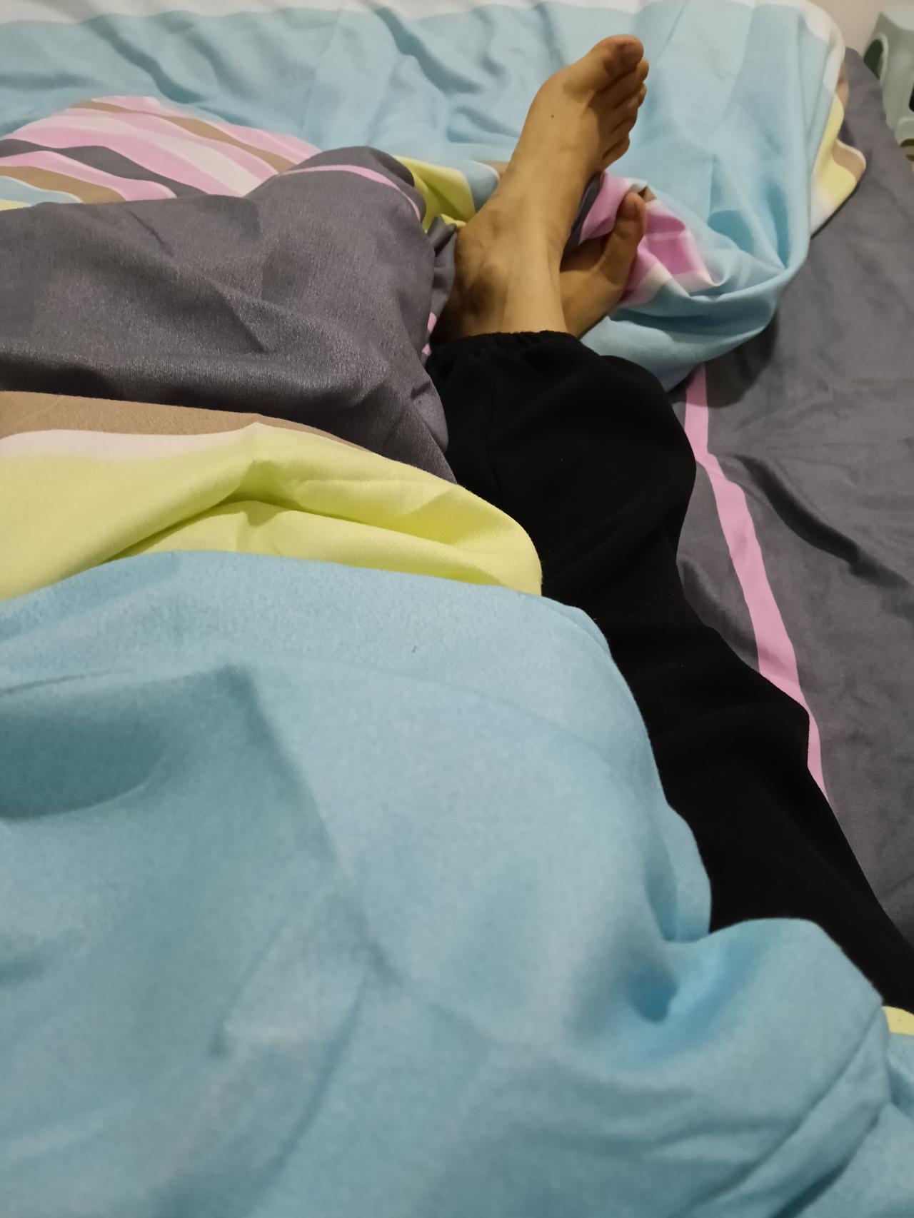 女外卖员辛苦的一天终于结束了，今天赚了70.88元，好累啊，今年27岁，和老公分