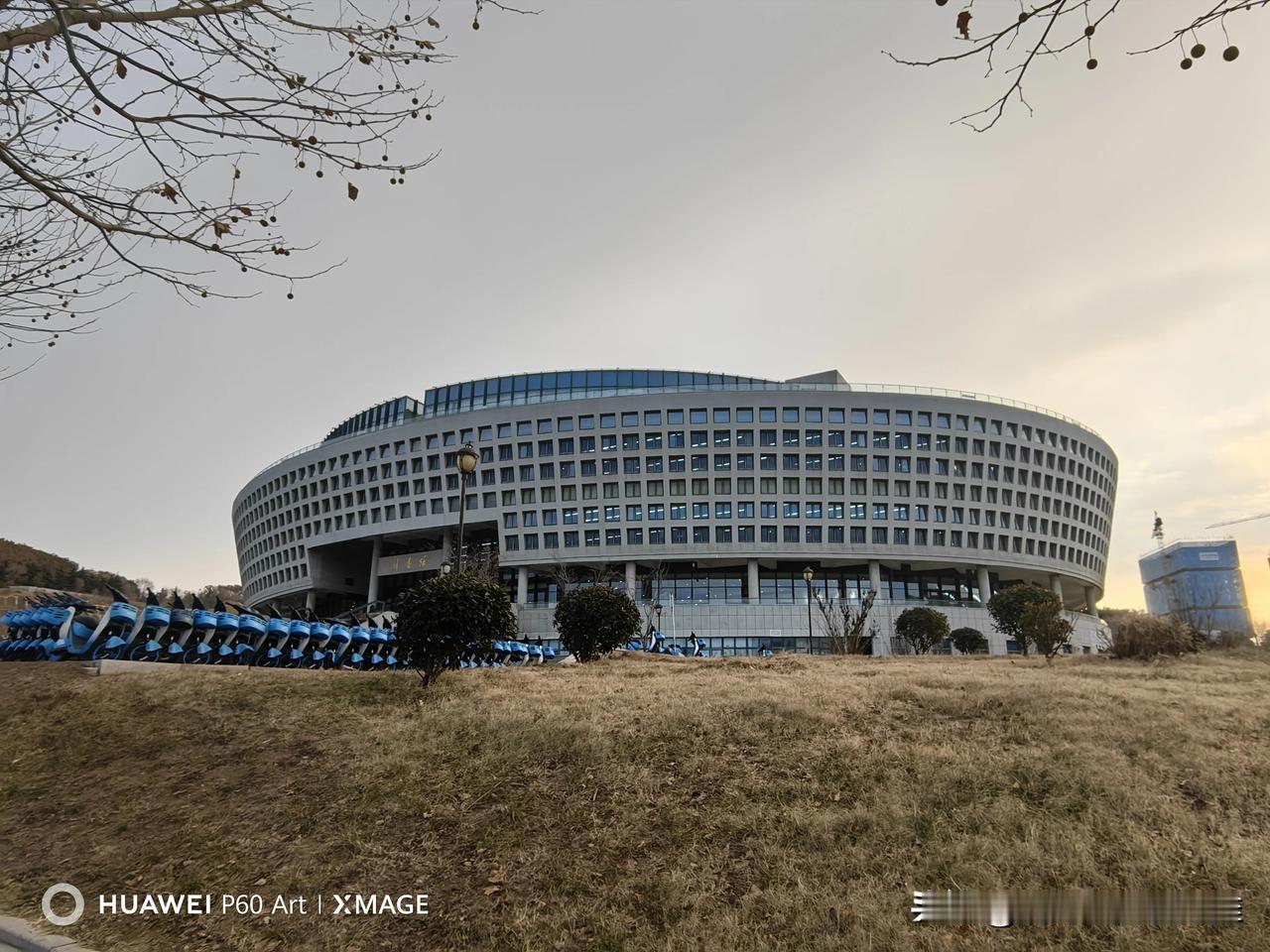 你来过这地方吗？走进哈尔滨工业大学（威海）图书馆。