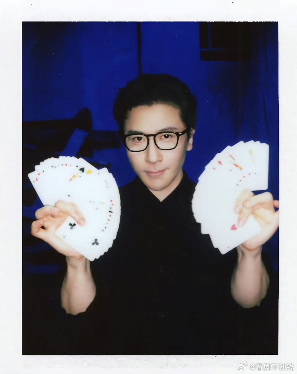 刘谦和余承东在深圳搭档表演魔术余承东在深圳被刘谦的魔术震惊了谁能想到科技圈和魔术