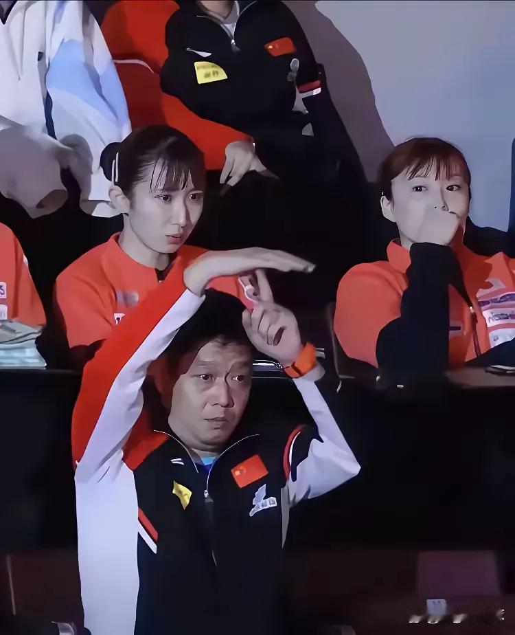 邱贻可“遥控“指挥莎莎合理吗？世乒赛女单决赛，是在国家队选手孙颖莎和王曼昱之间进