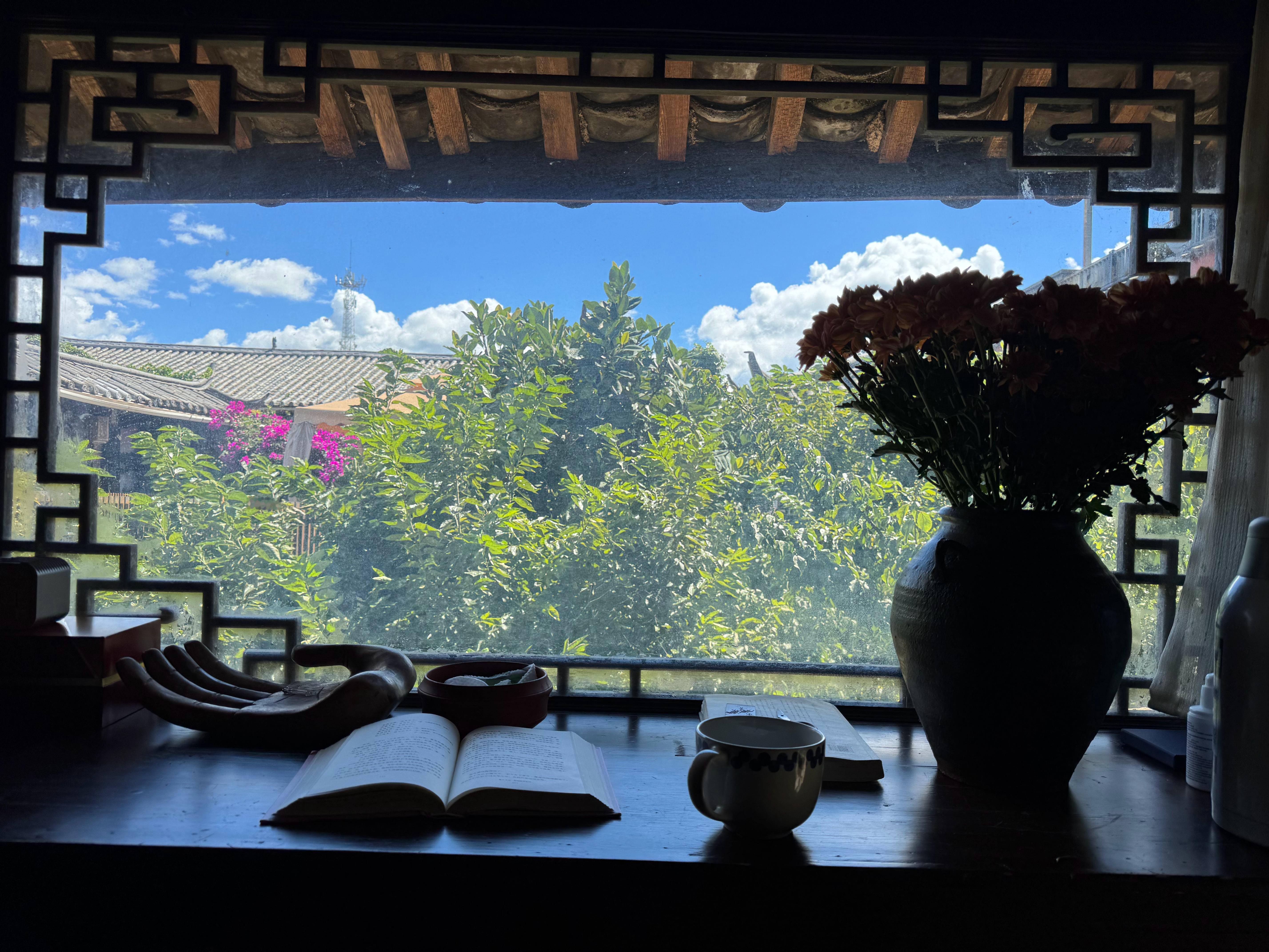 经历一段时间语言的表达过度之后，似乎会进入到周期性的语言贫乏，适合拿一段日子来止