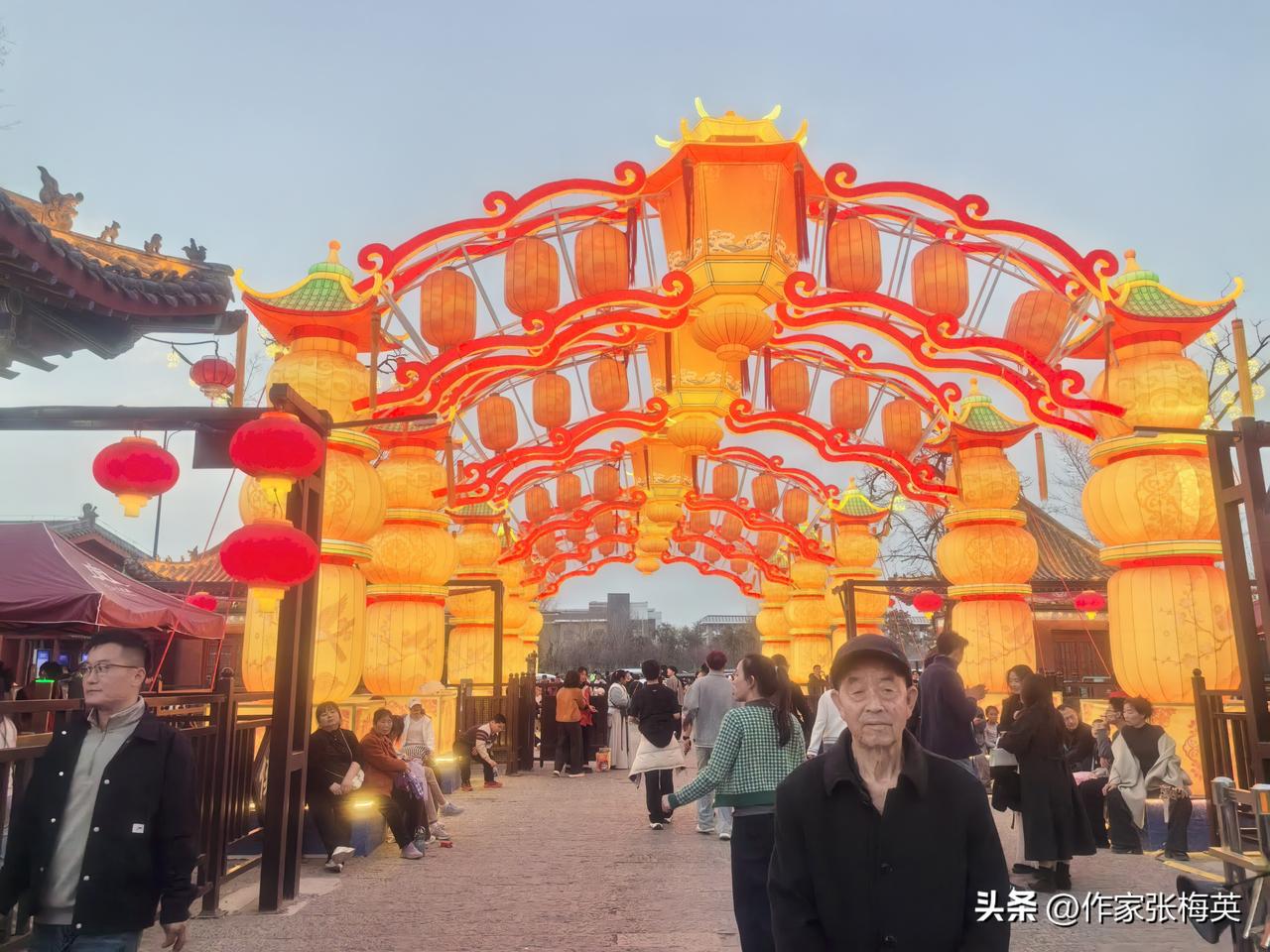 人的一生，注定要历经诸多。前行路上，或许会有朗朗的笑声；或许会有委屈的泪水；或许