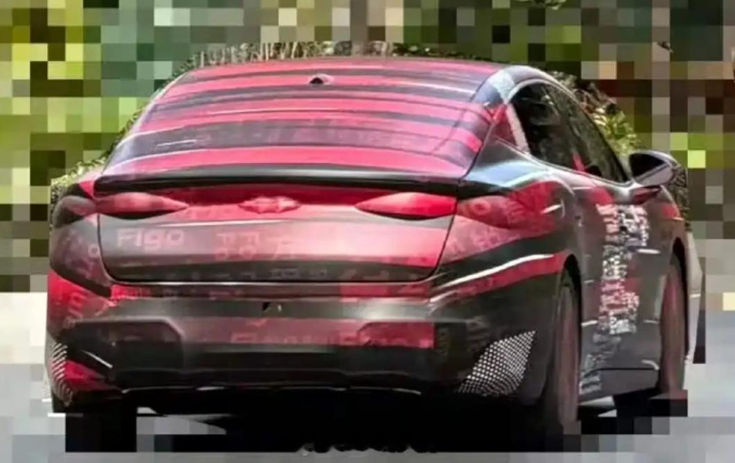 方程豹轿车镁7谍照镁7 方程豹的SUV叫钛X，轿车叫镁X，那之后的跑车，是不是会