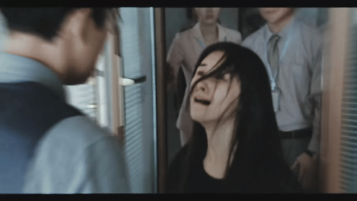 王子文新剧看的我拳头硬了 看《目之所及》里王子文演的曲桐真的气到攥拳，失去女儿还