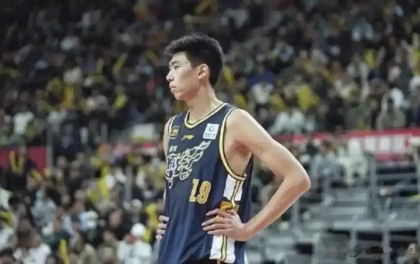 随着辽宁男篮交易获得姜宇星，CBA转会市场的热情被再次点燃，围绕徐昕、王岚嵚、焦