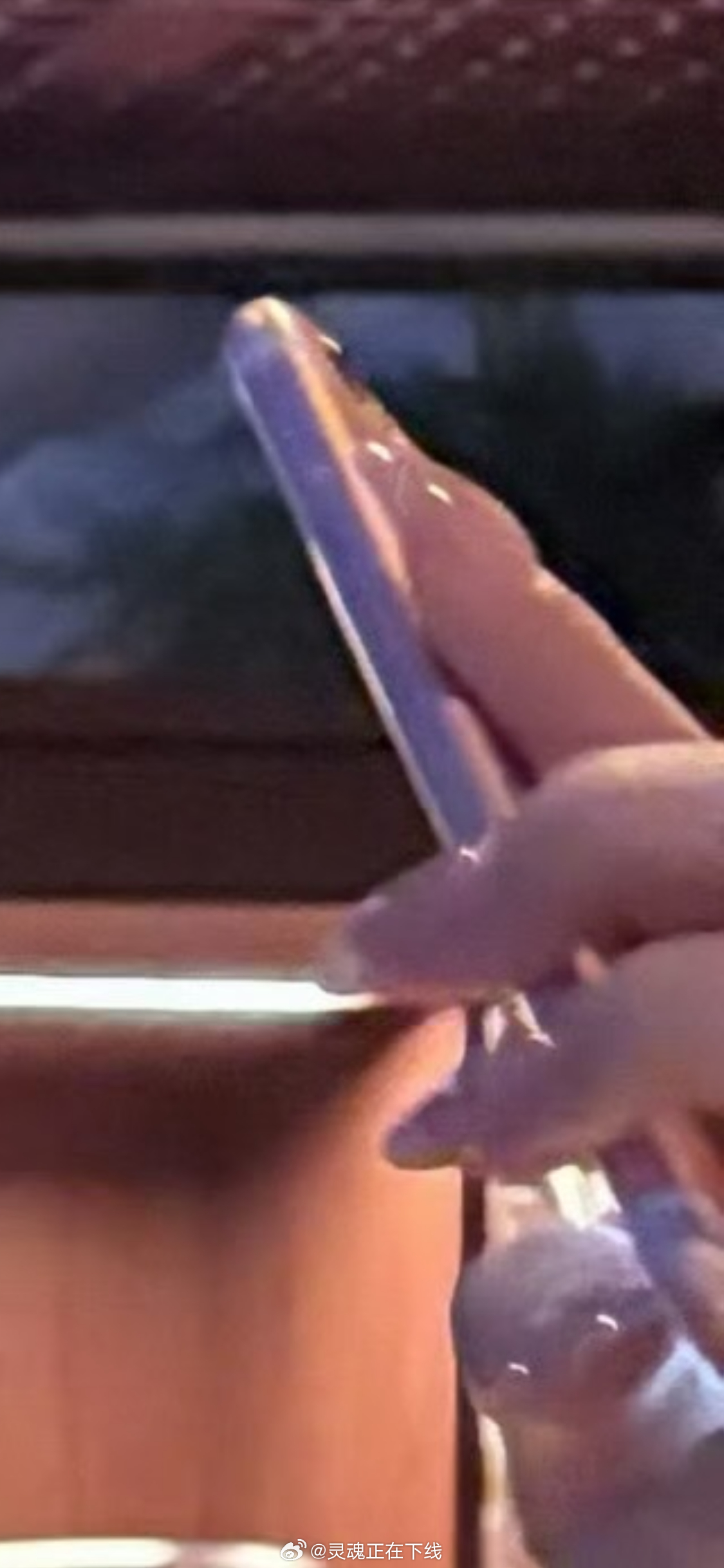 你没看错，这是一台home键iPhone！ 